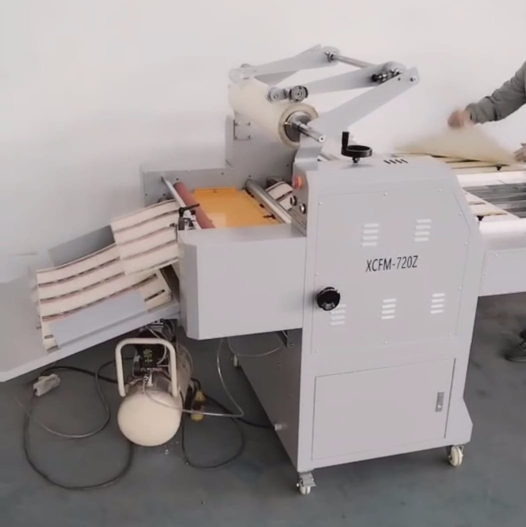 Auto Adjust Feed With Auto Cutting Lamination Machine