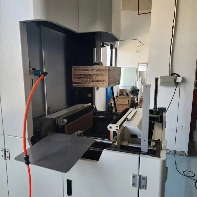 Gift Paper Box Forming Machine 15-25PCS/MIN Rigid Box Wrapping Machine